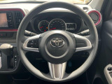 インテリアに合わせたデザインのステアリングは、運転される方のことも考え、運転しやすい形状、大きさです。是非一度、実際に触ってお確かめください。