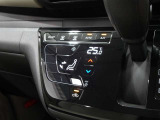 車内の温度管理に便利なオートエアコン☆