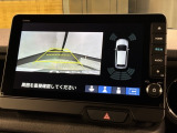 リバースギアに入れるだけで後方の表示へ切り替わります。夜間や雨の日の駐車も楽になりますよ。