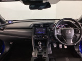 フロントガラスが大きく、ワイドな視界で運転もしやすくなるように、設計されています。