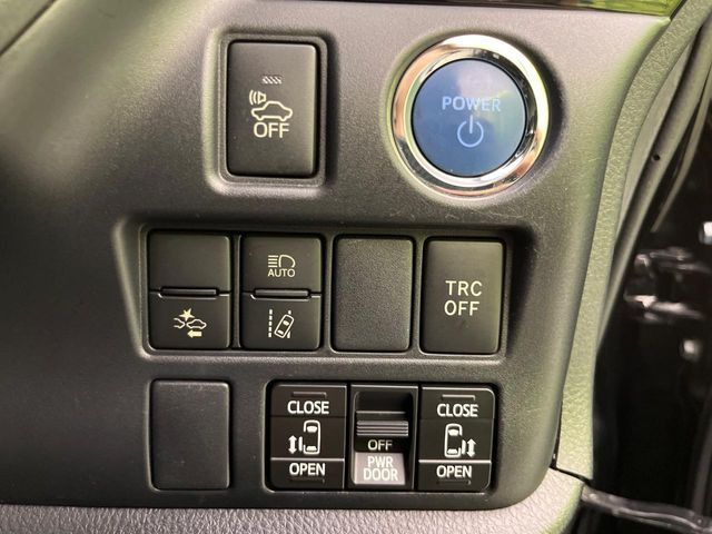 トヨタ ヴォクシー 1.8 ハイブリッド ZS の中古車詳細 (69,040km