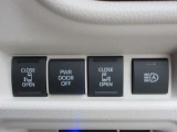 運転席からもスイッチ1つでリヤドアを開閉する事ができます。