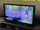 【マルチビューカメラシステム】専用のカメラにより、上から見下ろしたような視点で360度クルマの周囲を確認することができます☆死角部分も確認しやすく、狭い場所での切り返しや駐車もスムーズに行えます。