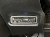 ハンドルの左下にETCがついています。高速道路の料金所の通過も楽々です。カードの取り出しもしやすい場所についています。