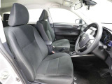 ゆったり室内で運転もしやすいです♪使い勝手の良い配置も考えられています!!