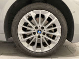 サービスにはドイツ本国と同様に教育と訓練を受け、BMWを知り尽くした「マイスター」が数多く在籍しております。360度による納車前点検整備で、お客様に安心と安全をお届けいたします。