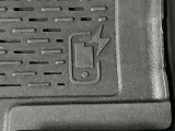 ●置くだけ充電:対応スマートフォンを置くだけでワイヤレスでの充電が可能です!
