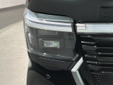LEDヘッドライトは、点灯の瞬間から最大光量を発揮し、突然暗くなるトンネルなどでの安定感を高めます。