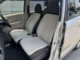 運転席&助手席☆暖かい雰囲気の内装色です☆