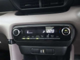 オートエアコンなので車内は一年中快適です♪運転席・助手席ともにシートヒーターが付いているので、寒い日でも快適です♪