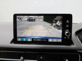 バックカメラの画像です。ガイドラインがスムースな車庫入れをサポートいたします。車庫入れの安心感がアップしますね。
