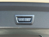電動リアゲート装備。バンパー下でのキックオープン&クローズ機能も装備です。