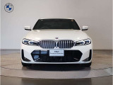 【キドニーグリル】BMWは約90年もの間、ほぼ全ての車両にひと目でBMWだと分かるこの特徴的なフロントグリルが備えられ、デザイン・アイコンとして親しまれてきました。