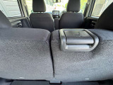 トランク側からも後席のスライドができます☆荷物が多い時などは前にシートをスライドすれば、トランクルームを広々お使いいただけます♪