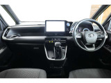 広々とした運転席まわりで、快適ドライブが楽しめます!