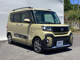 狭い駐車場でも、スライドドアならチャイルドシートへのお子さまの乗降や荷物の積載もスムーズ。とても便利な【両側電動スライドドア】ドアハンドを少し引くだけでリアドアが自動開閉します。