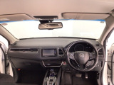 【前方視界】開放的な前方視界!運転がしやすく疲れにくいです♪窓が大きく、見通しがとっても良いおクルマですよ♪