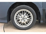 純正なので車に似合うデザインになっていますね。スタッドレスタイヤもご相談下さい。
