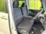 運転席シート廻りは使用感も少なく、良好な状態となっています。丁寧に使われていたことがよくわかりますね。