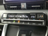 運転席と助手席には寒い時にうれしいシートヒーターが装備されてます。