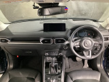 安全運転と情報操作を両立する運転席まわり。さまざまな情報を扱いながら正しい姿勢で安全に運転できることを追求したコックピット!
