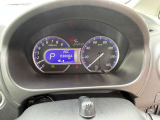 整備スタッフは国家資格を持つプロの整備士です。車検の受入/中間/完成検査と保安基準発行のすべても自社で行います。