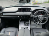 運転に集中できるドライビングのしやすさを追求したコックピットは質感も高いです♪