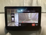 360度モニターは、4つのカメラによる前後左右・俯瞰映像でドライバーからは見えない領域の危険認知をサポート!全周囲の死角を減らし、狭い駐車場や幅寄せ、T字路の進入などの運転の安心感を高めますッ!