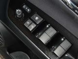 電動格納式ドアミラー・パワーウインドウを装備しています。