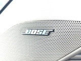 【BOSEサウンドシステム】メーカーオプションの高品位サウンドシステムを搭載。専用のチューニングが施された大小様々なスピーカーから良質なサウンドが奏でられ、臨場感あふれる音響空間を演出します。