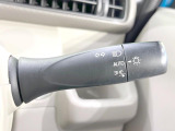 【オートライト】周りの明るさに応じて自動でヘッドライトの点灯・消灯ができる機能です!ライトの付け忘れ・消し忘れなどが無くなり、雨の日や夕方の走行も安心!トンネル通過時も便利ですね♪