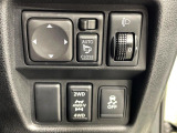 【電動格納ミラー】サイドミラーは電動格納式となっており、狭い駐車場でもキズがつくリスクを抑えられます。