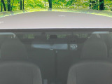 【プリクラッシュセーフティ】前方の車両等を検知し、衝突しそうな時は警報で注意を促し、ブレーキを踏む力をサポート。ブレーキを踏めなかった場合は衝突被害軽減ブレーキが作動、衝突回避をサポートします。