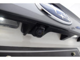 リヤカメラ付きなので、シフトレバーをリバースにすると連動してカメラ映像に切り替わります。