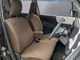 ゆったりとした運転席廻りです。