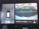 アラウンドビューモニター。上空から見下ろしているかのような映像を映し出して、駐車をスムースにアシストします。