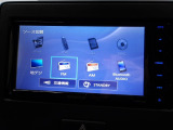 FM/AMラジオ、CD/DVDプレイヤーに加えて、TVチューナーなども付属しております!