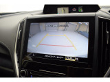リヤカメラ付きなので、シフトレバーをリバースにすると連動してカメラ映像に切り替わります。