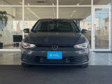 ドイツ車はフロントマスクに特徴がございます。 精悍なマスクは一目でGOLF8と分かるデザインです。