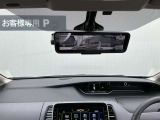 荷物や人でバックミラーが見えずらい時ありませんか?インテリジェントルームミラーはカメラの映像をミラーに映すことができます!