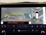 パノラミックビューモニター付きです。車両を上から見たような映像をモニター画面に表示。運転席からの目視では見にくい、車両周辺の状況をリアルタイムでしっかり確認できます。