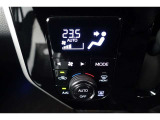 ★エアコンはオートタイプが装着済みです!オートモードにしておけば、車内温度を設定するだけで風の料や吹き出し口の切り替えを機械が行ってくれます!一年中快適な環境を作れますよ♪
