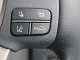 車間距離を保ちながら追従走行するレーダークルーズコントロール(全車速追従機能付)装備。ミリ波レーダーと単眼カメラで先行車を認識し、設定した車間距離を保ちながら追従走行を支援します。