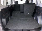 広々としたラゲージスペースを備えています。大きなものや長さのある荷物もしっかりと積み込めます。たくさん荷物を積めるので旅行にも便利です!!