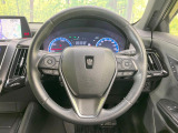 インテリアに合わせたデザインのステアリングは、運転される方のことも考え、運転しやすい形状、大きさです。是非一度、実際に触ってお確かめください。