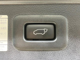【パワーバックドア】スマートキーや運転席のボタンを押すだけでリアゲートが自動で開閉します!荷物を持っている時や、高い位置にあるバックドアを閉める際に便利な機能です♪