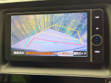 【バックカメラ】駐車時に後方がリアルタイム映像で確認できます。大型商業施設や立体駐車場での駐車時や、夜間のバック時に大活躍!運転スキルに関わらず、今や必須となった装備のひとつです!