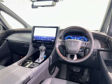 運転席まわりです。 各操作スイッチは使いやすい位置に配置されてます。