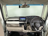【前方視界】開放的な前方視界!運転がしやすく疲れにくいです♪窓が大きく、見通しがとっても良いおクルマですよ♪