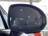 ブラインドスポットモニターにより死角の車両を検知。安全性の良さも売りです。